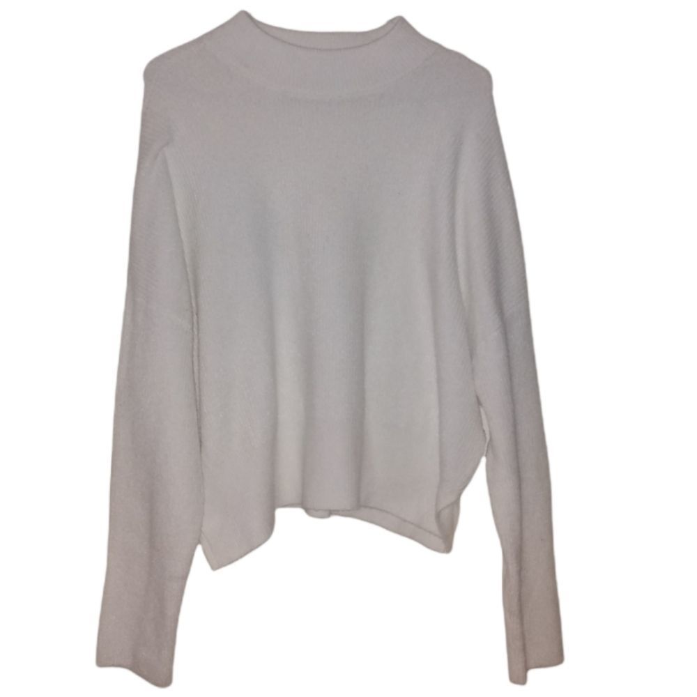 Arizona Jean Company Ultra Soft Adorable White Sweater ! 🤍